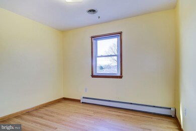 912 Hallford St, Sykesville, MD 21784 - photo 2