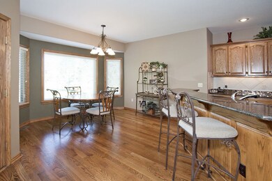 CASUAL DINING OVERLOOK BACKYARD AND LAKE