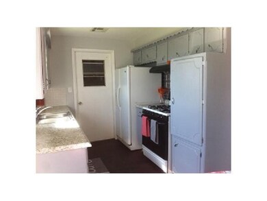 Kitchen. Nice looking cabinets!