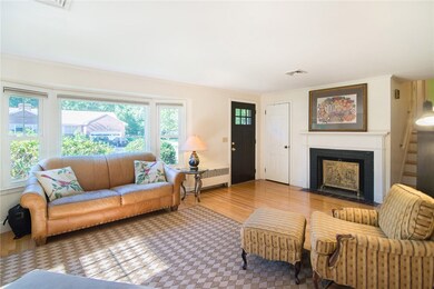 27 Winthrop Dr, Barrington, RI 02806 - photo 4