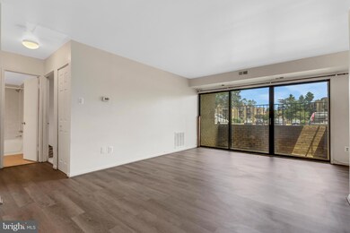 7598 Gales Ct unit 4, Manassas, VA 20109 - photo 3