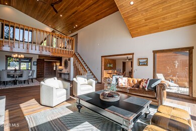 Living Room / Loft