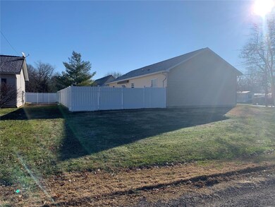 560 W Phillips St, Freeburg, IL 62243 - photo 2