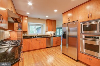 11105 Glade Dr, Reston, VA 20191 - photo 3