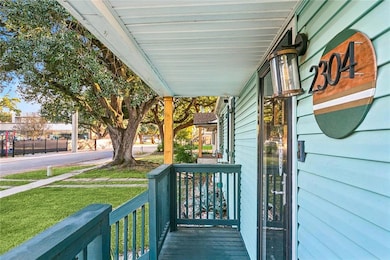 2304 Fenelon St, Chalmette, LA 70043 - photo 4