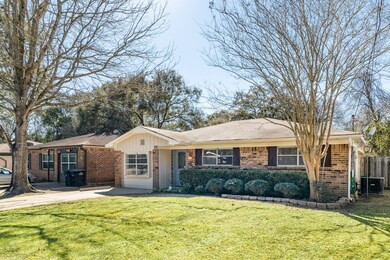 112 S Shirley St, Alvin, TX 77511 - photo 6