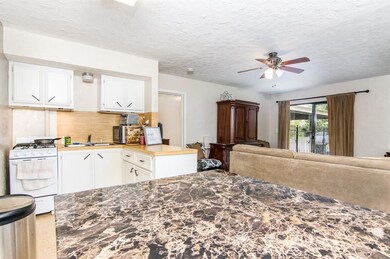 31102 Stella Ln unit A, Tomball, TX 77375 - photo 4