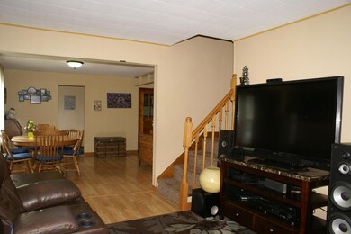 Living room/dining area transition