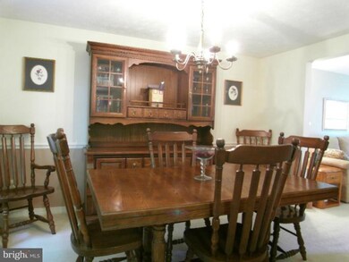 9912 Manet Rd, Burke, VA 22015 - photo 4