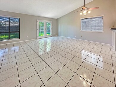 16907 Blackhawk Blvd, Friendswood, TX 77546 - photo 5