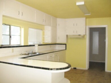 928 E Cedar St, Seguin, TX 78155 - photo 3