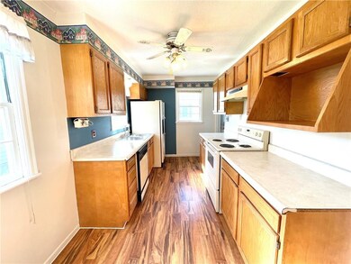 1520 W 2nd St N, Newton, IA 50208 - photo 4