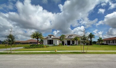 4000 W Camelot Cir, Davie, FL 33328 - photo 3