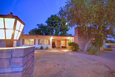 Curb view of front
