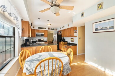 Kitchen Dinette2