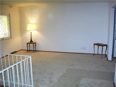 2271 Edmonton Rd, Columbus, OH 43229 - photo 3