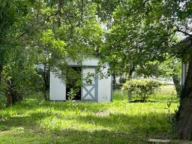 1109 SW Circle Dr, Parsons, KS 67357 - photo 2