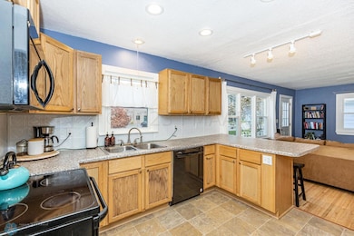 1441 13 1 2 St S, Fargo, ND 58103 - photo 2