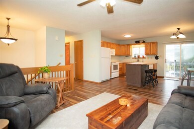 4028 Jill Dr, Waterloo, IA 50701 - photo 3