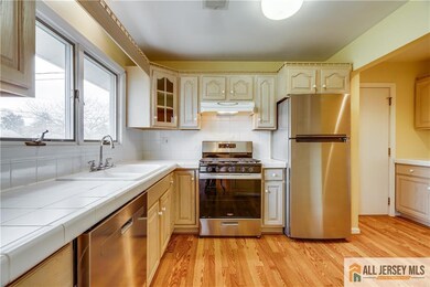 192 Kendall Rd, Kendall Park, NJ 08824 - photo 5