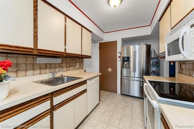 15895 Cambridge Dr unit 1, Clinton Township, MI 48038 - photo 7