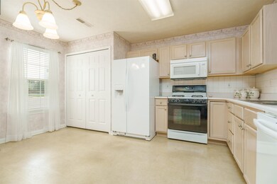 2037 Viola Gardens, Owensboro, KY 42303 - photo 2