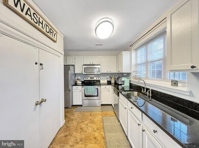 16206 Taconic Cir, Dumfries, VA 22025 - photo 6