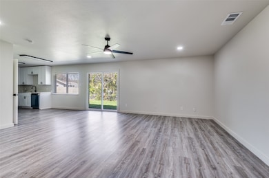 1820 Emerald Dr, Irving, TX 75060 - photo 5