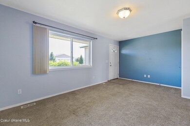 004_Living Room