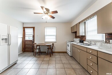 120 Wichita Ave, Lincoln, IL 62656 - photo 4