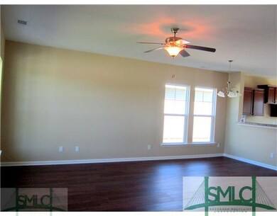 Den/Family/Great Room. laminate floors throughout 
