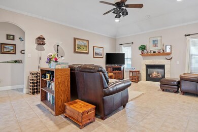 604 Persimmon Ct, Fredericksburg, TX 78624 - photo 2