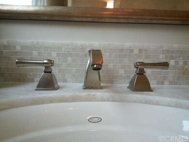 Powder room finishes - Onyx backsplash, white Ital