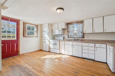 111 N Monroe St, Mechanicsville, IA 52306 - photo 6