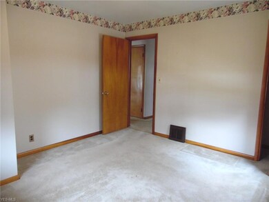 30091 Frank Dr, Wickliffe, OH 44092 - photo 6