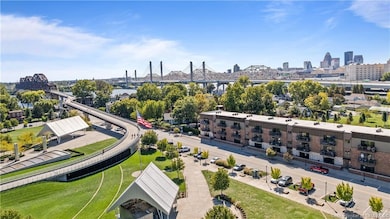 210 Mulberry St, Jeffersonville, IN 47130 - photo 4