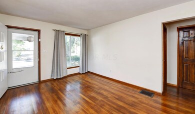 Living Room (2)