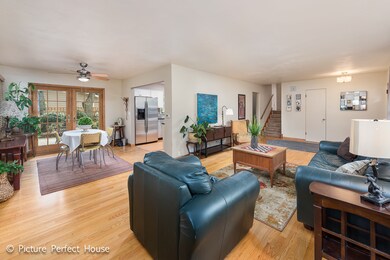 406 Robin Hill Dr, Naperville, IL 60540 - photo 6