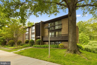 11554 Rolling Green Ct unit 101, Reston, VA 20191 - photo 3