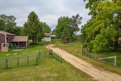 W1054 Highway 92, Brooklyn, WI 53521 - photo 3