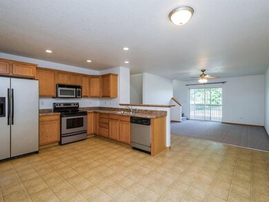 Good sized eat-in kitchen
