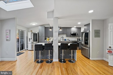 12218 Tildenwood Dr, Rockville, MD 20852 - photo 3