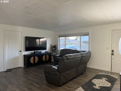 1021 Carolina Rd, Umatilla, OR 97882 - photo 2