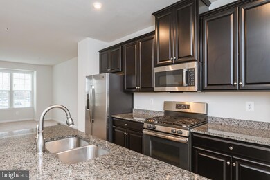 4916 Arborgate Cir, Halethorpe, MD 21227 - photo 3