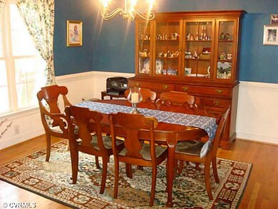 Dining Room - Formal Dining Room with Oak Floor