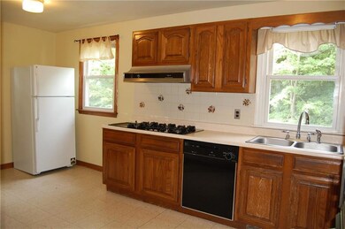 36 Spring St, Mechanic Falls, ME 04256 - photo 5