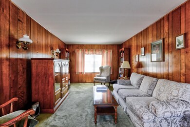 004_Living Room