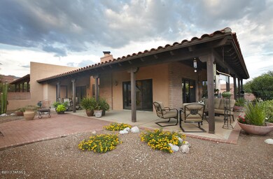 WRAP-AROUND PATIO