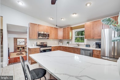 9607 Little Cobbler Ct, Burke, VA 22015 - photo 4