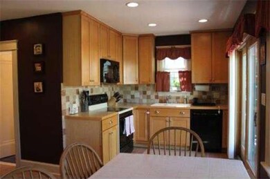 32 Ivernia Rd, Worcester, MA 01606 - photo 6